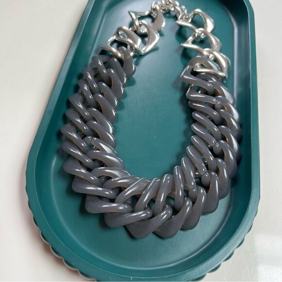 Trendy Oversized Acrylic Resin Chain Link Gray Silver Toned Statement Necklace - Picture 5 of 11